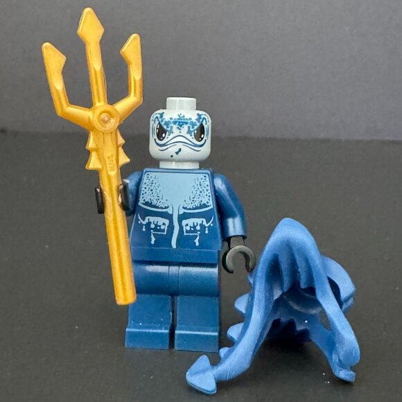Lego Atlantis Manta Warrior Minifigure With Gold Trident & Removable Helmet - Picture 2 of 3